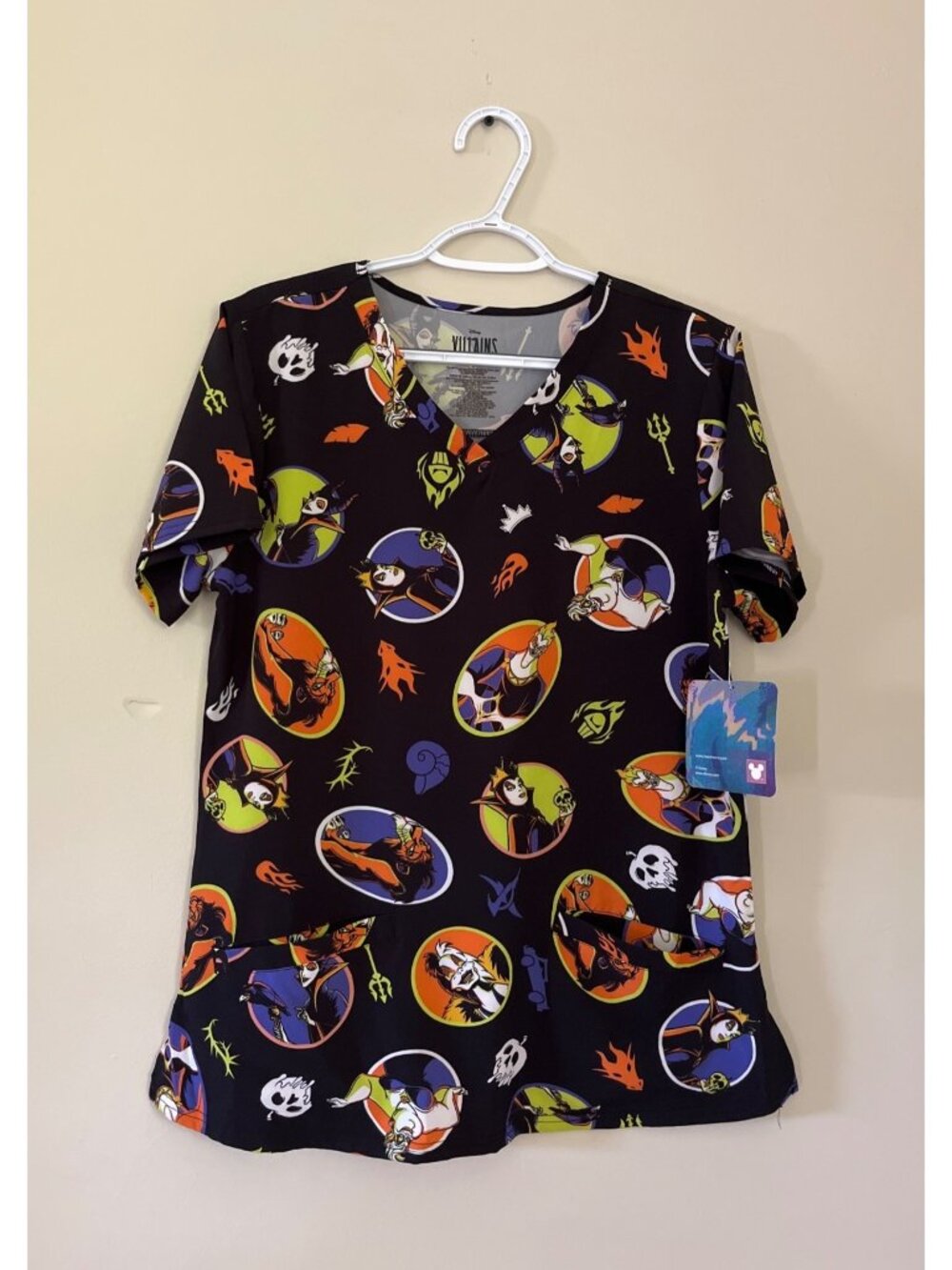 NWT Disney Villains Womens Small Black Scrub Top Short Sleeves Front Pockets